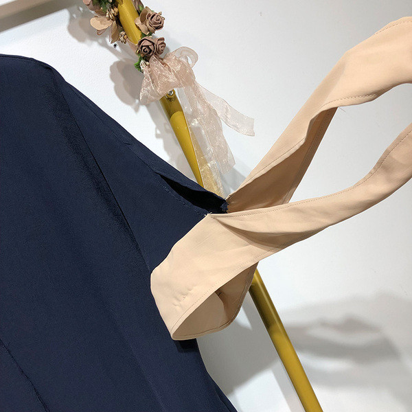 Rochie cu decolteu in V si maneci 3/4 cu cravate