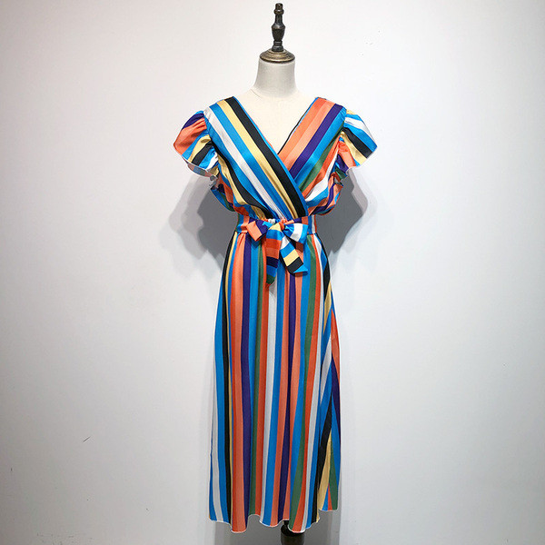 Rochie lungă în dungi, cu legături în talie și mâneci scurte lotus