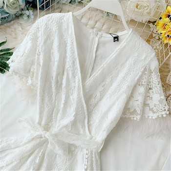 Дамска дантелена  рокля с V-образно деколте в бял цвят