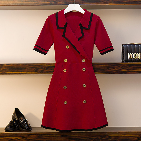 Rochie elegantă de damă cu nasturi și mărimi până la 4XL în negru, alb și roșu