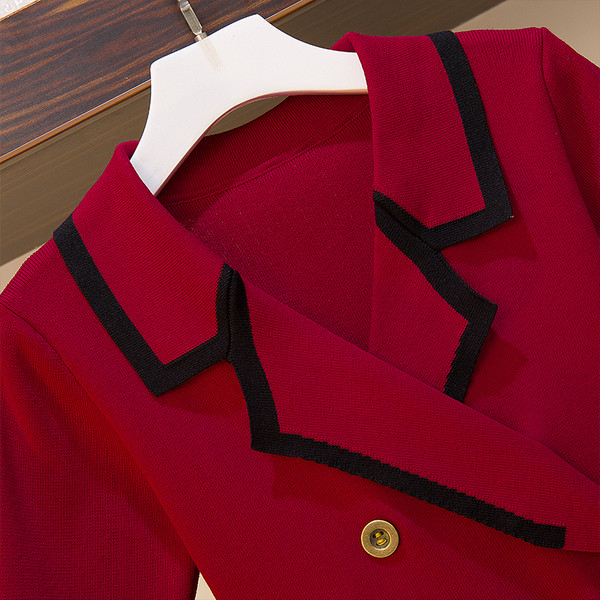 Rochie elegantă de damă cu nasturi și mărimi până la 4XL în negru, alb și roșu