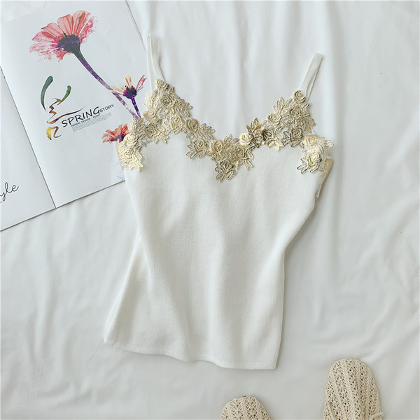 Maieu de dama cu dantela si bretele subtiri