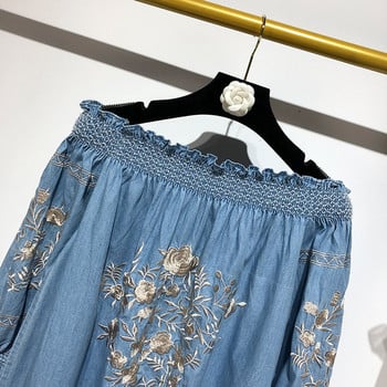 Rochie de dama cu umerii goi in albastru cu broderie