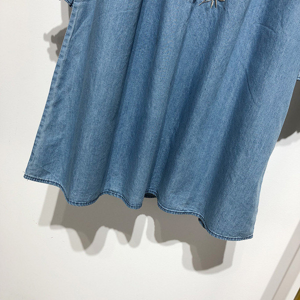 Rochie de dama cu umerii goi in albastru cu broderie