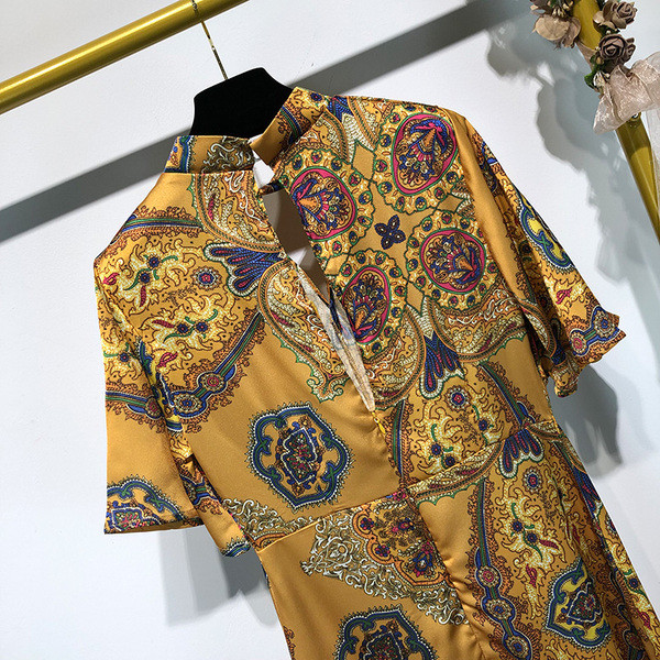 Rochie lată, lungă, cu model colorat