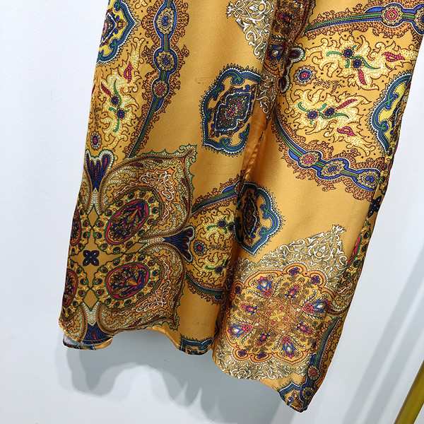 Rochie lată, lungă, cu model colorat