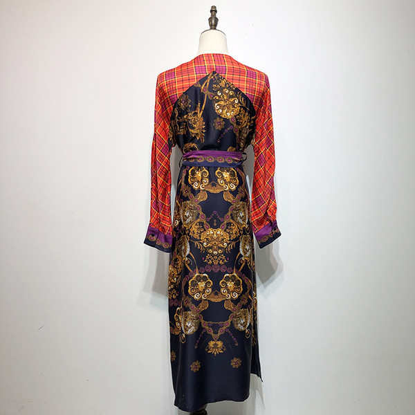 Rochie lunga de dama cu model colorat si maneci lungi