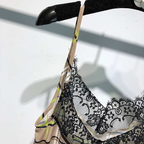 Дамска модерна рокля с тънки презрамки и дантела