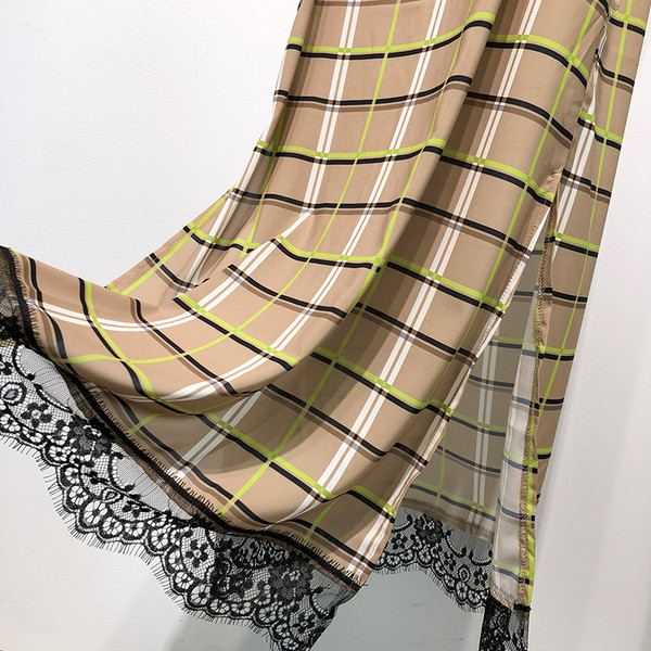 Дамска модерна рокля с тънки презрамки и дантела