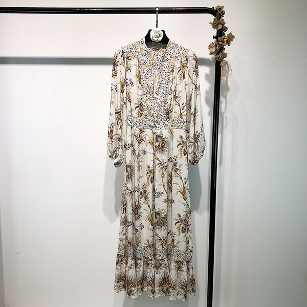 Rochie lungă și largă cu decolteu oval