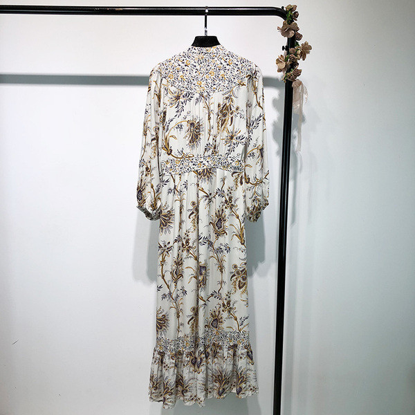 Rochie lungă și largă cu decolteu oval