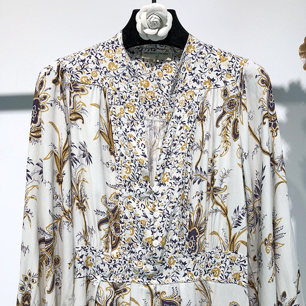 Rochie lungă și largă cu decolteu oval