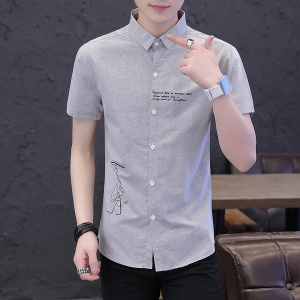 Cămașă de bărbați actuală în trei culori cu aplicație și mâneci scurte