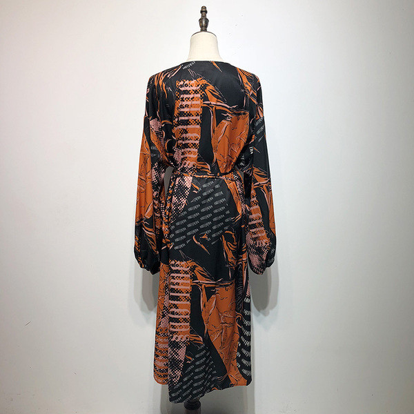 Rochie cu decolteu în V, mâneci lungi și legături în talie cu model colorat