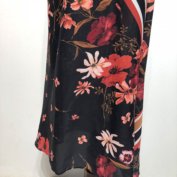 Rochie lunga de dama cu decolteu oval si maneci scurte