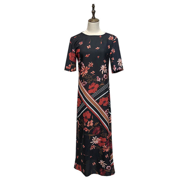 Rochie lunga de dama cu decolteu oval si maneci scurte