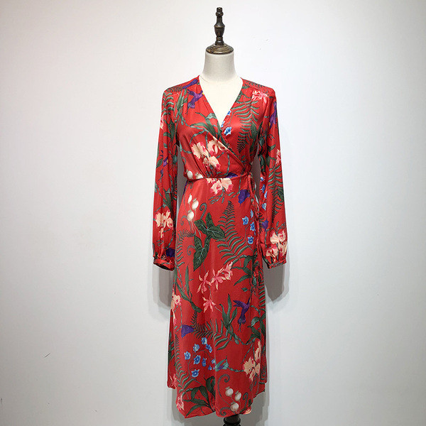 Rochie cu decolteu in V si maneci lungi cu model floral