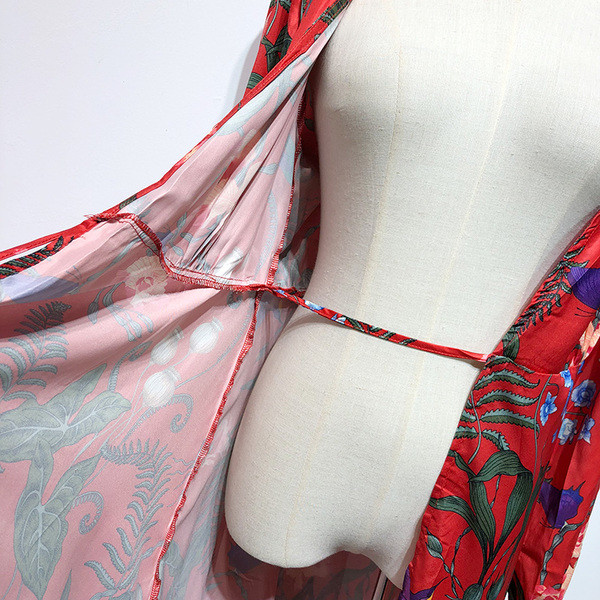 Rochie cu decolteu in V si maneci lungi cu model floral