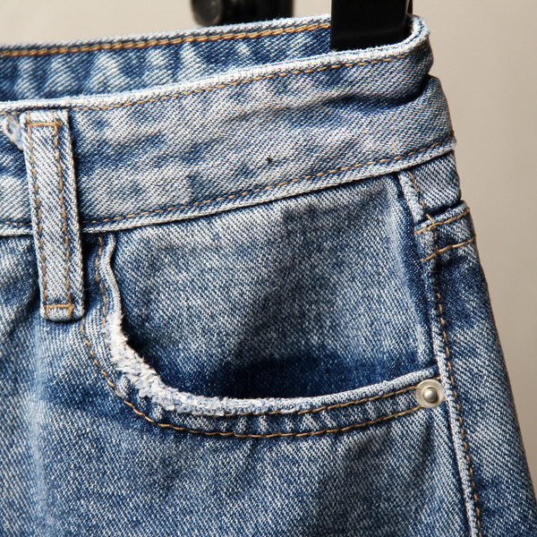 Fusta scurta dama casual din denim cu motive rupte