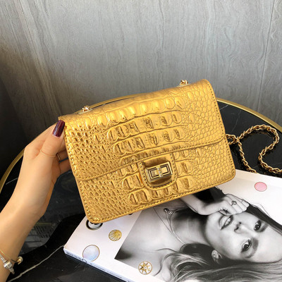 Geanta de dama din piele cu inchidere metalica in trei culori