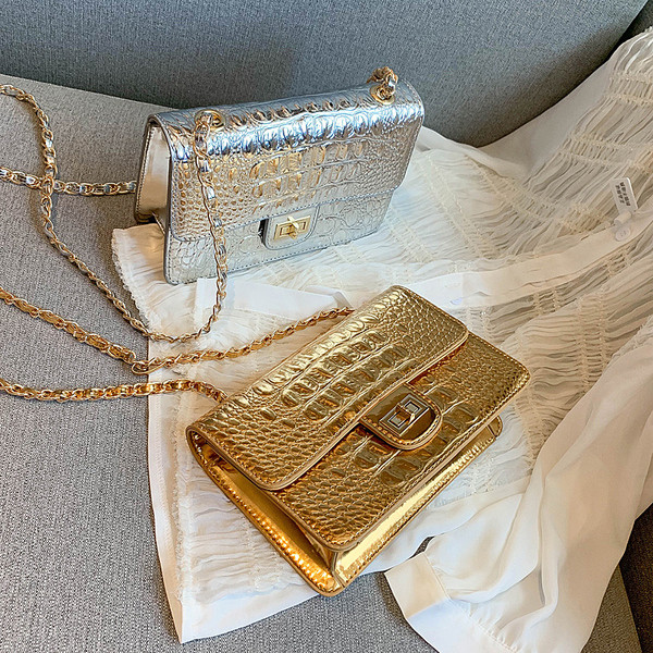 Geanta de dama din piele cu inchidere metalica in trei culori