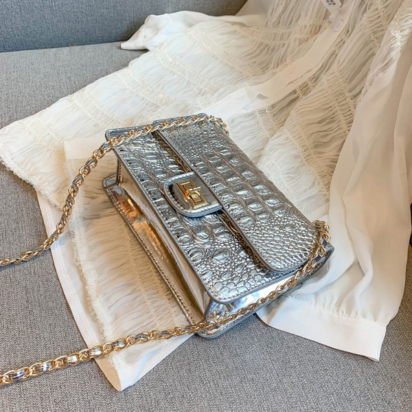 Geanta de dama din piele cu inchidere metalica in trei culori