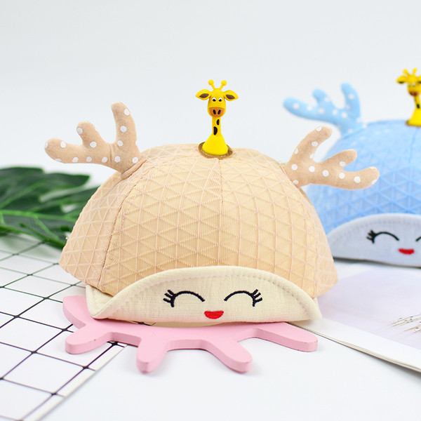 Pălărie modernă pentru copii cu element 3D în mai multe culori