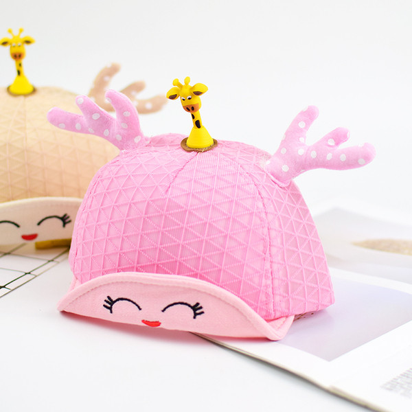 Pălărie modernă pentru copii cu element 3D în mai multe culori