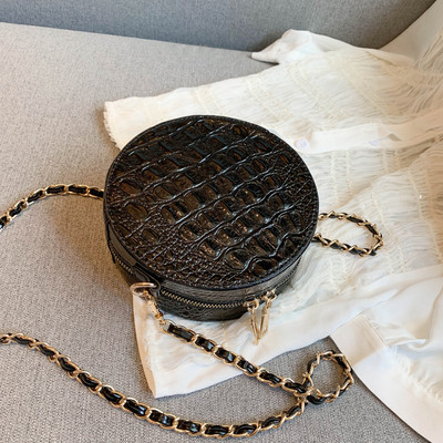 Geanta de dama in forma rotunda si fermoar in trei culori