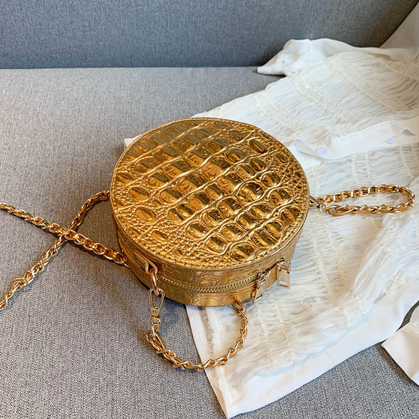 Geanta de dama in forma rotunda si fermoar in trei culori