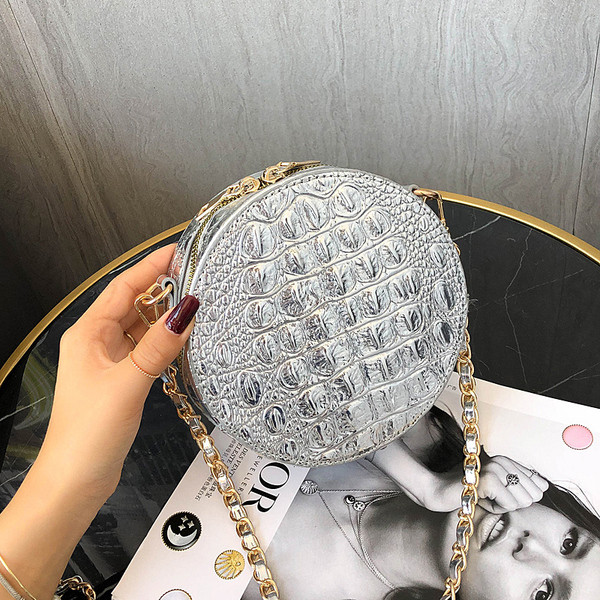 Geanta de dama in forma rotunda si fermoar in trei culori