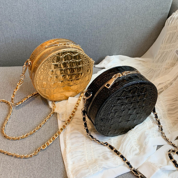 Geanta de dama in forma rotunda si fermoar in trei culori