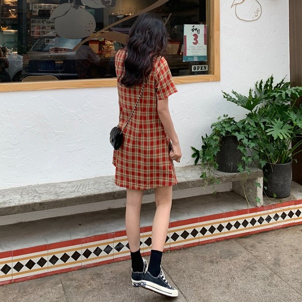 Rochie dama in carouri de culoare rosie