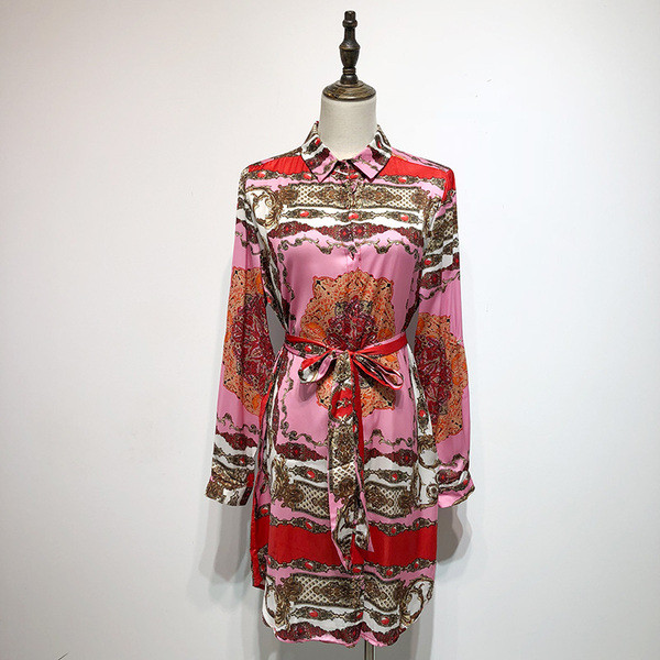 Női ruha hosszú ujjú, derékban megkötős