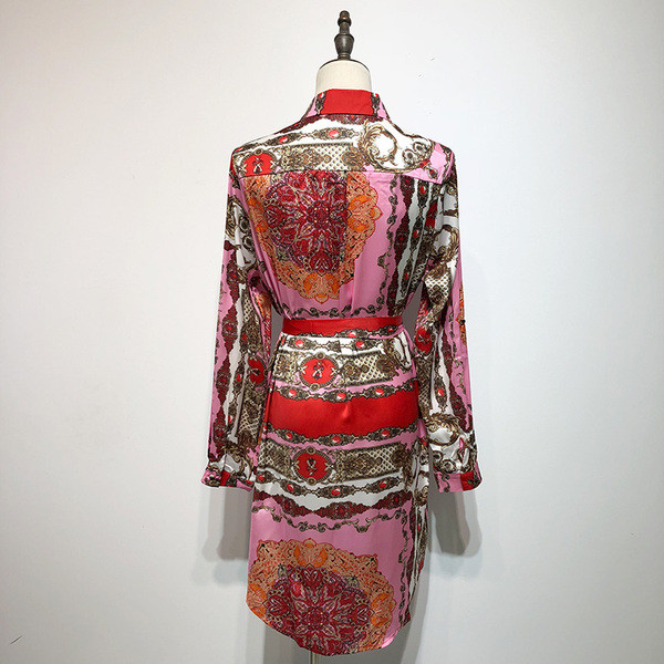 Női ruha hosszú ujjú, derékban megkötős