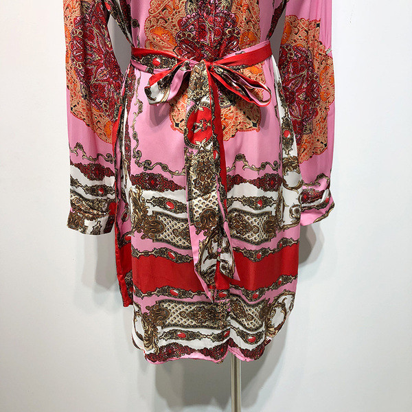 Női ruha hosszú ujjú, derékban megkötős