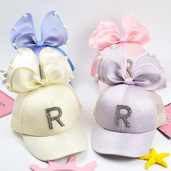 Pălărie modernă pentru copii cu vizor și element 3D - mai multe culori