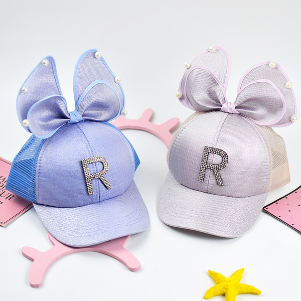 Pălărie modernă pentru copii cu vizor și element 3D - mai multe culori