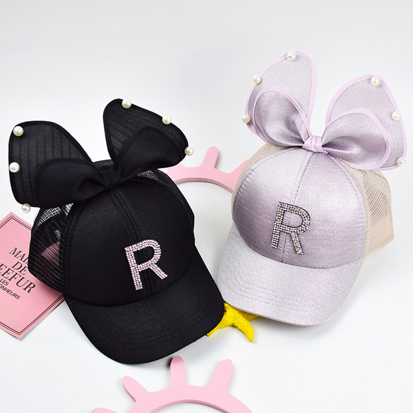 Pălărie modernă pentru copii cu vizor și element 3D - mai multe culori