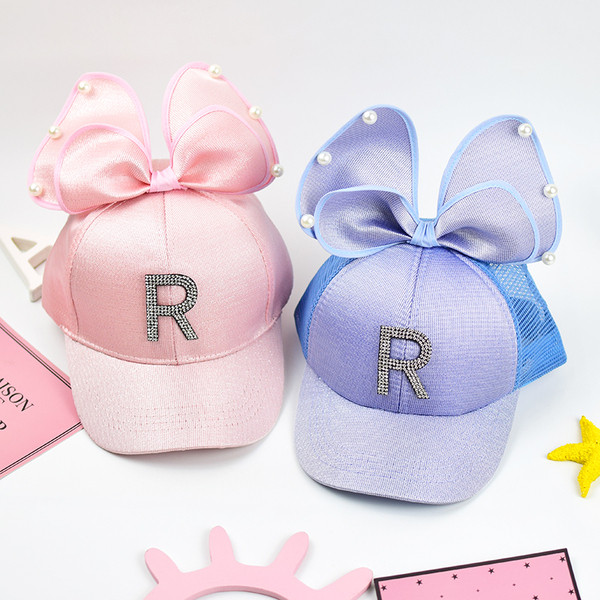 Pălărie modernă pentru copii cu vizor și element 3D - mai multe culori