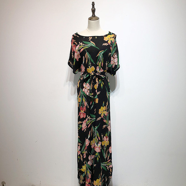 Rochie lunga de dama cu decolteu oval