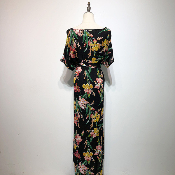 Rochie lunga de dama cu decolteu oval