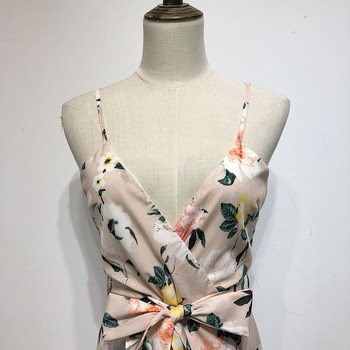 Rochie cu decolteu în V adânc și bretele subțiri