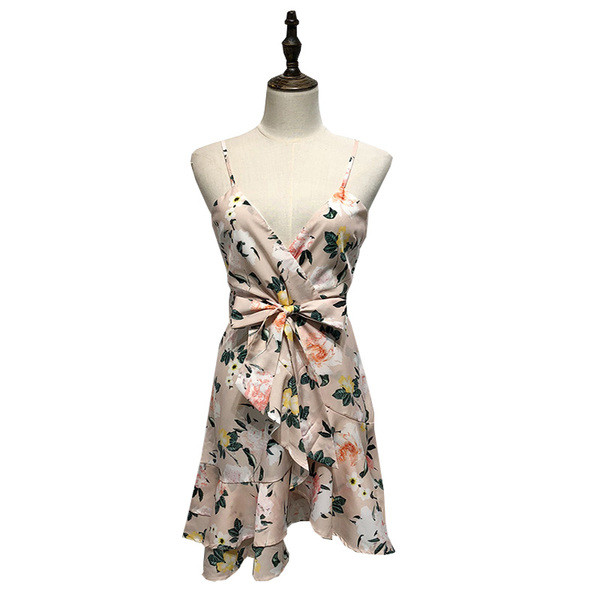 Rochie cu decolteu în V adânc și bretele subțiri