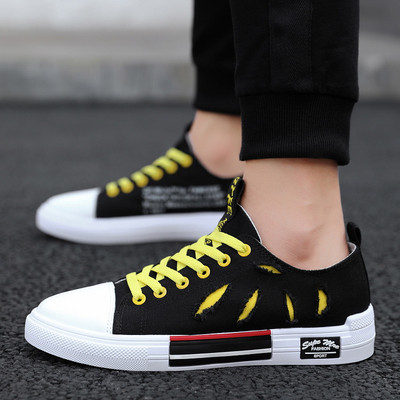 Tenisi de bărbați actuali în două culori cu inscripții