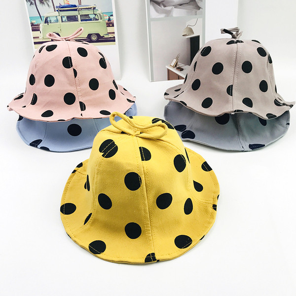 Palarie moderna pentru copii cu puncte in mai multe culori