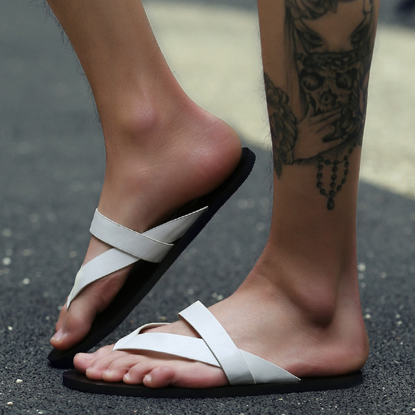 Papuci casual barbatesti - in alb si negru