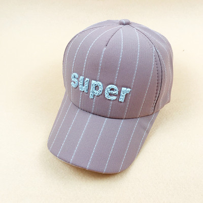 Palarie pentru copii cu vizor si broderie colorata in mai multe culori