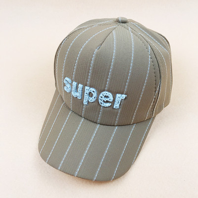 Palarie pentru copii cu vizor si broderie colorata in mai multe culori