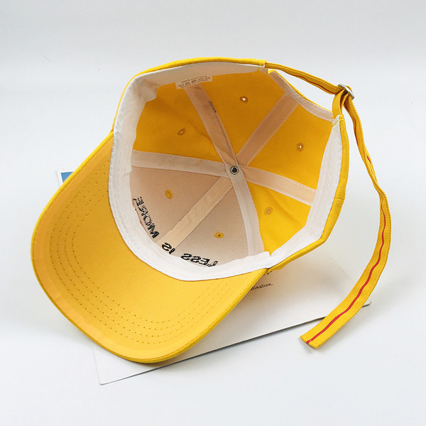 Palarie pentru copii cu vizor si broderie colorata - inscriptie